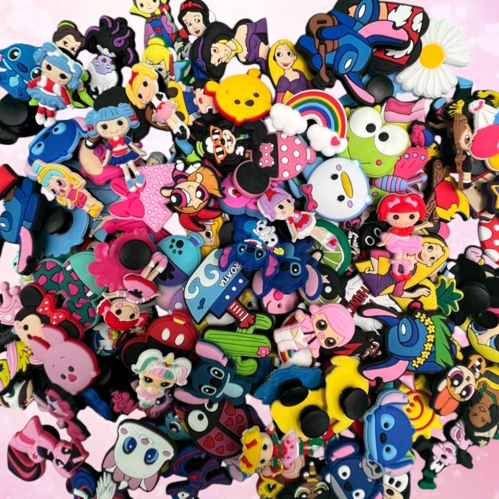 ❤️ 100 Shoe Charms Lot Mix - Random - Girls Themes - Picture 1 of 6